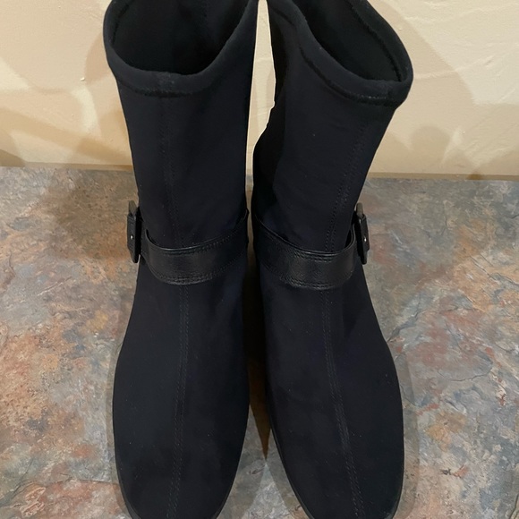 ECCO Gore-Tex Ankle Boot - Picture 2 of 10